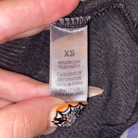 LIKE NEW- ME TO WE CROPPED TANK TOP - SIZE XS - Picture 6 of 7